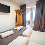 Avanti , W Centrum Przy Jeziorze I Promenadzie, Sniadanie , Obiad Lub Obiadokolacja Bed & Breakfast