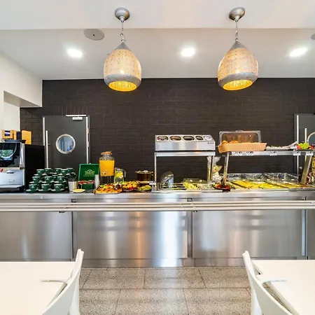 Avanti , W Centrum Przy Jeziorze I Promenadzie, Sniadanie , Obiad Lub Obiadokolacja