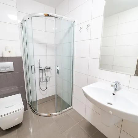 Avanti , W Centrum Przy Jeziorze I Promenadzie, Sniadanie , Obiad Lub Obiadokolacja 3* Mikołajki