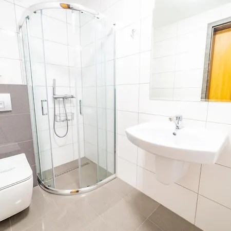 Bed and breakfast Avanti , W Centrum Przy Jeziorze I Promenadzie, Sniadanie , Obiad Lub Obiadokolacja 3*