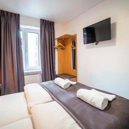 Avanti , W Centrum Przy Jeziorze I Promenadzie, Sniadanie , Obiad Lub Obiadokolacja 3*