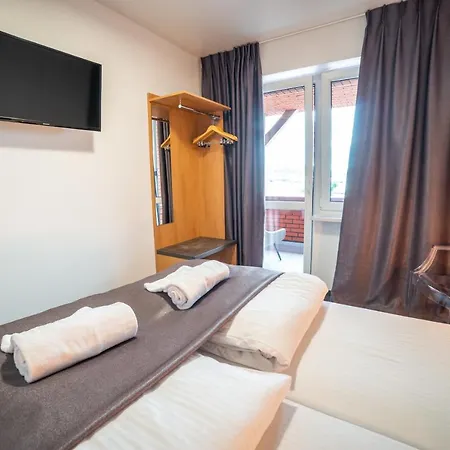 Avanti , W Centrum Przy Jeziorze I Promenadzie, Sniadanie , Obiad Lub Obiadokolacja Bed & Breakfast