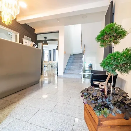 Avanti , W Centrum Przy Jeziorze I Promenadzie, Sniadanie , Obiad Lub Obiadokolacja 3* Mikołajki