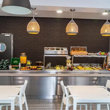 Avanti , W Centrum Przy Jeziorze I Promenadzie, Sniadanie , Obiad Lub Obiadokolacja 3*