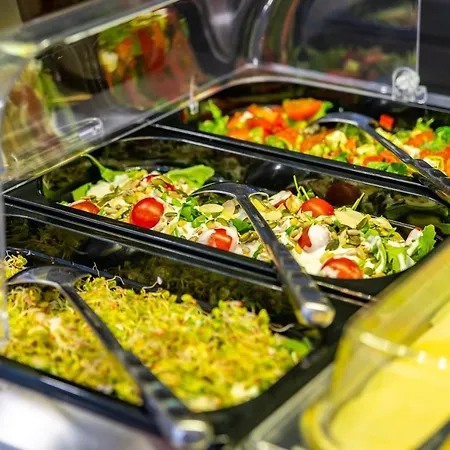 Avanti , W Centrum Przy Jeziorze I Promenadzie, Sniadanie , Obiad Lub Obiadokolacja Bed and Breakfast 3*