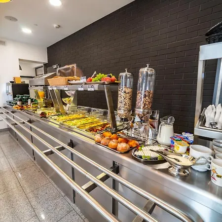 Avanti , W Centrum Przy Jeziorze I Promenadzie, Sniadanie , Obiad Lub Obiadokolacja Bed and Breakfast