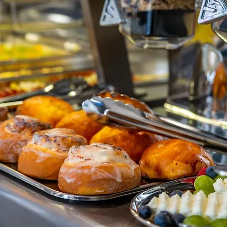 Bed and breakfast Avanti , W Centrum Przy Jeziorze I Promenadzie, Sniadanie , Obiad Lub Obiadokolacja