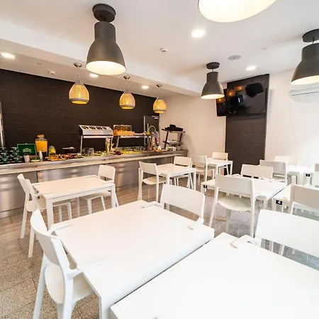 Avanti , W Centrum Przy Jeziorze I Promenadzie, Sniadanie , Obiad Lub Obiadokolacja