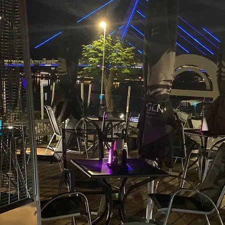 Avanti , W Centrum Przy Jeziorze I Promenadzie, Sniadanie , Obiad Lub Obiadokolacja * Mikołajki