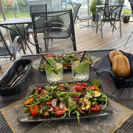 Avanti , W Centrum Przy Jeziorze I Promenadzie, Sniadanie , Obiad Lub Obiadokolacja Mikołajki