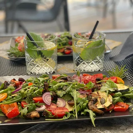 Avanti , W Centrum Przy Jeziorze I Promenadzie, Sniadanie , Obiad Lub Obiadokolacja Mikołajki