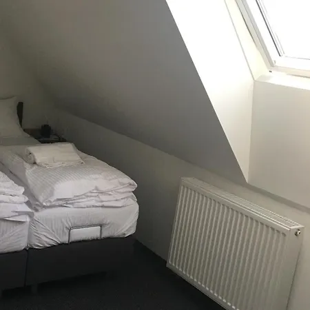 Avanti , W Centrum Przy Jeziorze I Promenadzie, Sniadanie , Obiad Lub Obiadokolacja Bed and Breakfast